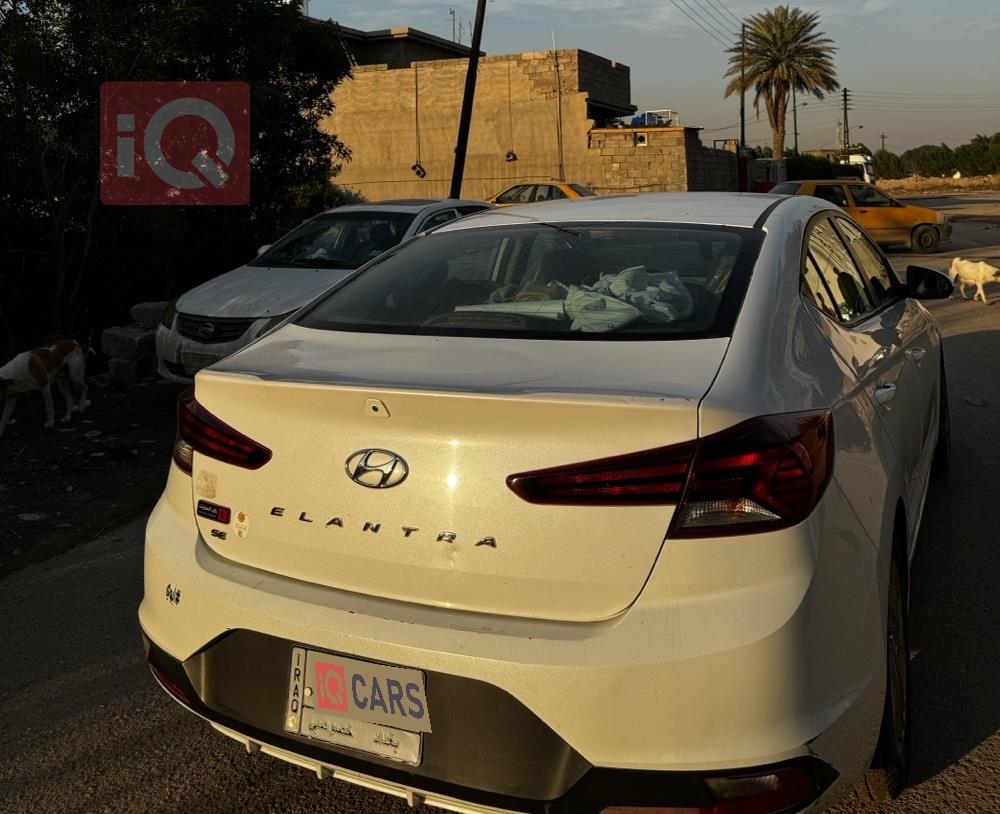 هیۆندای ئەلەنترا